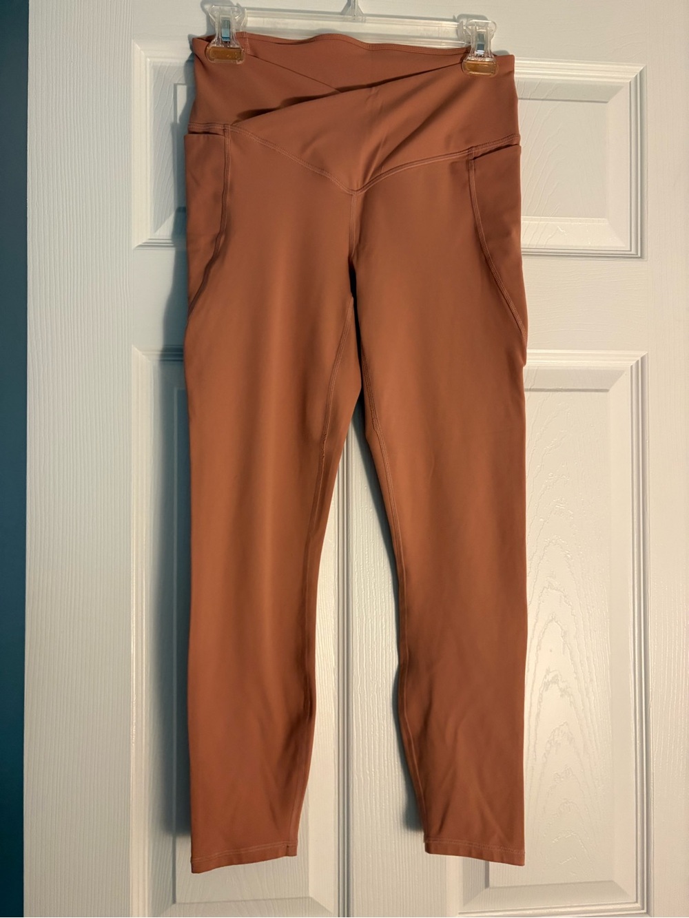 Fabletics Women’s Cross-Waist Leggings